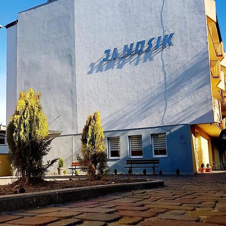 Отель O.W.W Janosik Устроне-Морске Экстерьер фото